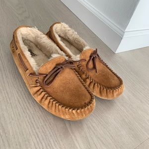 UGG MOCCASIN SLIPPERS